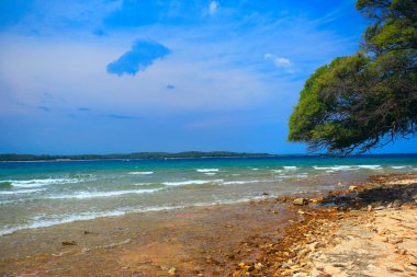 Hırvatistan Adriyatik Denizi üzerinde taş beach