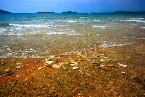 Каменный Пляж Адриатическом Море Хорватии — стоковое фото