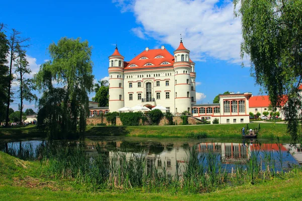 Wojanow Polonya Mayıs 2018 Wojanow Sarayı Şimdi Otel Ngiliz Bahçe — Stok fotoğraf