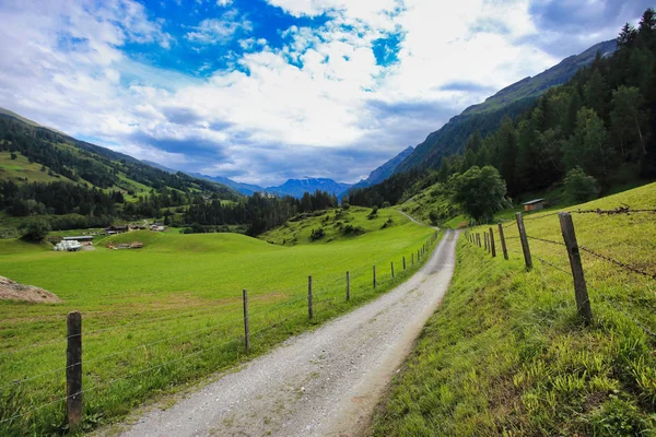 オーストリアアルプスの高いタウエルン山脈のラウリス渓谷 ザルツブルクの土地で最も美しく有名な谷 — ストック写真