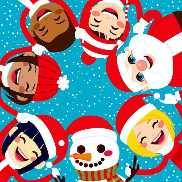 多种族的快乐微笑的孩子与圣诞老人和雪人牵手一起在圆圈 — 图库矢量图片