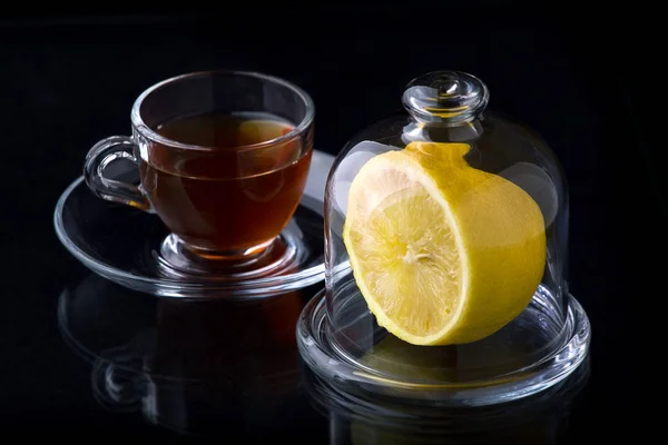 cam fincan sıcak limon zencefil çayı