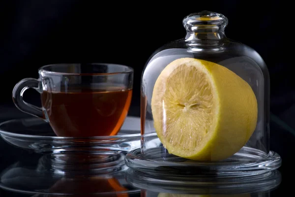 cam fincan sıcak limon zencefil çayı