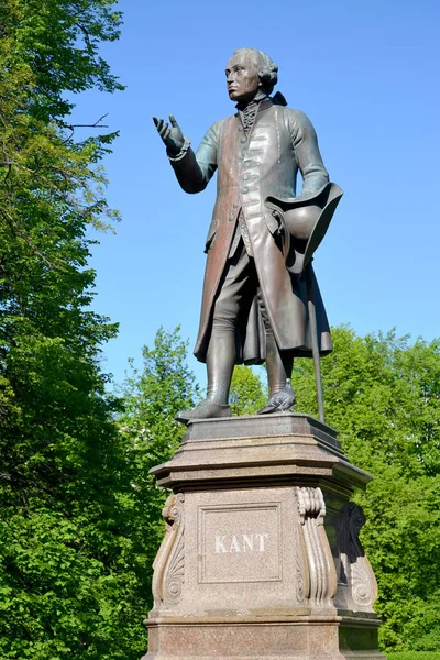 Monumento Filósofo Immanuel Kant Contra Fundo Céu Kaliningrado — Fotografia de Stock