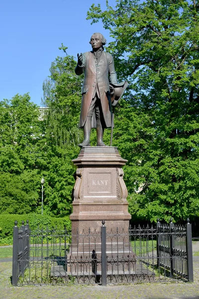 Denkmal Für Immanuel Kant Einem Strahlenden Frühlingstag Kaliningrad — Stockfoto