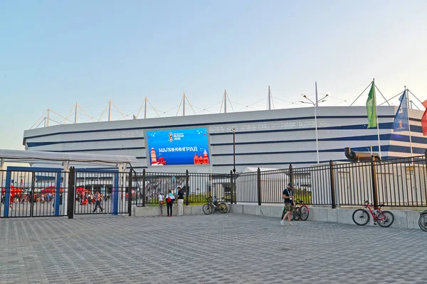 Kaliningrad, Rusya - 16 Haziran 2018: Baltık Arena Stadyumu gösteren panel ve bir yazıt Kaliningrad ile. Rusya Federasyonu FIFA Dünya Kupası