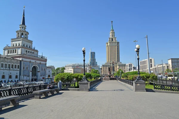 モスクワ ロシア連邦 2018 コムソモールスカヤ広場 夏の午後の広場のビュー — ストック写真