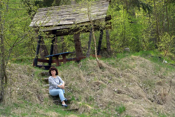 Woman Sits Steps Tourist Parking Kaliningrad Region — Stock Photo, Image