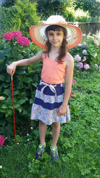 Girl Summer Hat Stands Bush Blossoming Hydrangea Seasonal Dacha — Stock Photo, Image