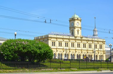 Moskova, Rusya - 14 Mayıs 2018: Binada Leningrad istasyonunun güneşli bir gün. Komsomolskaya Meydanı, 3