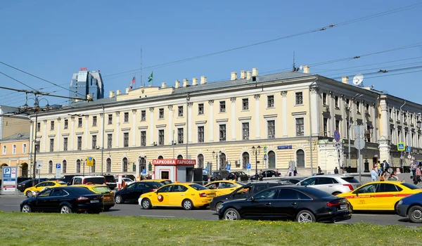 モスクワ ロシア連邦 2018 連邦税関サービスの中心街にある税関の事務所の建物の眺め コムソモールスカヤ広場 — ストック写真