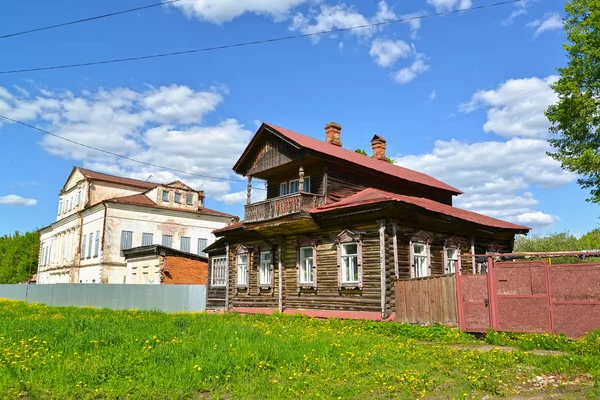 Houten Huis Met Mezzanine Stenen Herenhuis Uit 19E Eeuw Oeglitsj — Stockfoto