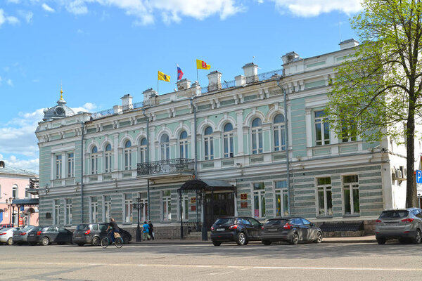 УГЛИЧ, РОССИЯ - 21 января 2018 года - Дом купца Евреинова (Администрация и Дума Угличского муниципального района). Ярославская область
