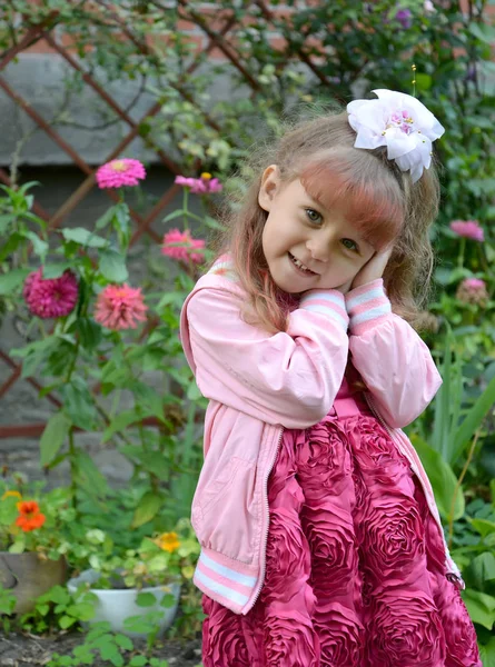 Portrait Little Cheerful Girl Garden — Stock Photo, Image