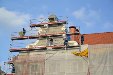 Kaliningrad, Rusya - 04 Kasım 2017: Leninsky cadde üzerinde bir multystoried ev inşası