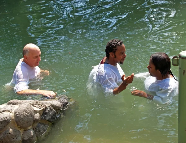 Yordanit Israel Octubre 2012 Peregrinos Abluyen Aguas Benditas Del Río — Foto de Stock