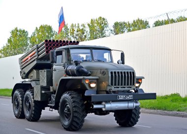 Kaliningrad, Rusya - 05 Mayıs 2018: Savaş aracı Bm-21 (Rszo 