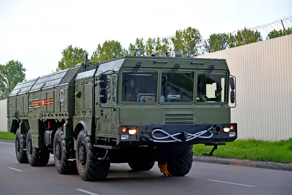 Kaliningrad, Rusya - 05 Mayıs 2018: İskender M karmaşık hareketleri üzerinde zafer günün şerefine bir geçit töreni prova başlatıcısı