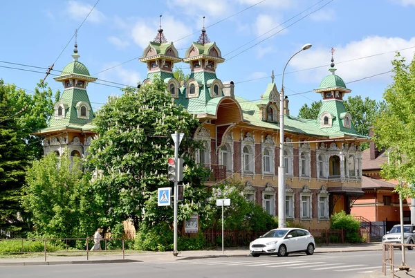 Rybinsk Rússia Maio 2018 Edifício Madeira Casa Artista Dia Verão — Fotografia de Stock