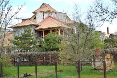 Elista, Rusya - 22 Nisan 2017: Evi Müzesi şair D.N. Kugultinov bahar