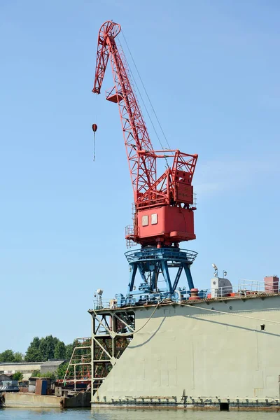 Dźwig Portowy Stacji Dokującej Statku Porcie Miasto Svetlyj Kaliningrad Region — Zdjęcie stockowe