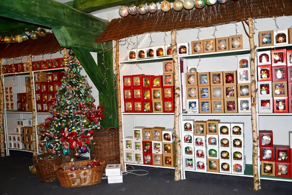 Kentshin Polonya Ocak 2014 Dükkanı Yılbaşı Ağacı Süsleri Fabrikasında Noel — Stok fotoğraf