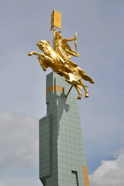Elista Russland April 2017 Ein Denkmal Der Goldene Reiter Vor — Stockfoto