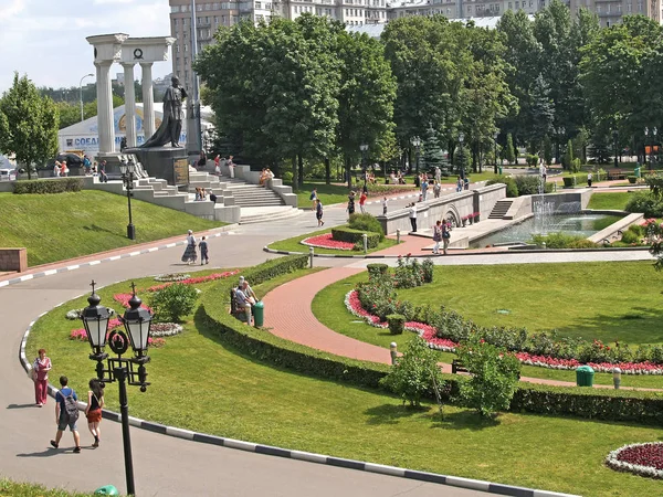 Moscú Rusia Julio 2011 Una Vista Plaza Con Monumento Emperador — Foto de Stock