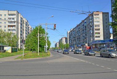 Rybinsk, Rusya - 21 Mayıs 2018: Bir görünümü plehanov Sokağı'nın konut geliştirme 1970th yıl ile
