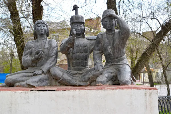 Elista Rusia Abril 2017 Escultura Ciudad Tres Pequeños Atletas Kalmykia —  Fotos de Stock