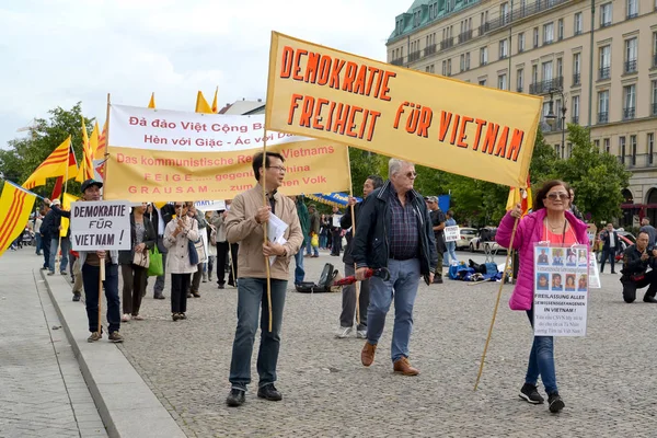 Берлин Германия Августа 2017 Года Демонстрация Представителей Вьетнамской Диаспоры Демократические — стоковое фото