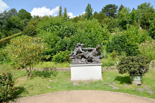 德国波茨坦 2017年8月14日 西西里花园的一个角落 有一个青铜雕塑 圣寿司公园 — 图库照片