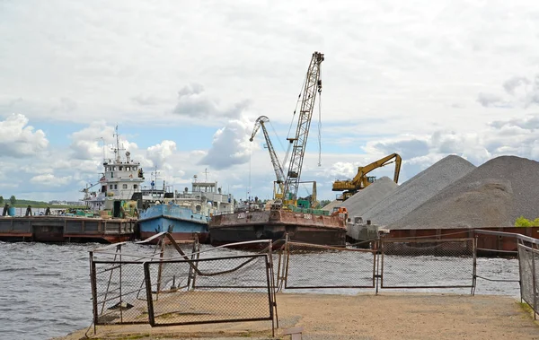Rybinsk Rusland Juni 2018 Afmeren Van Lading Rivierhaven — Stockfoto