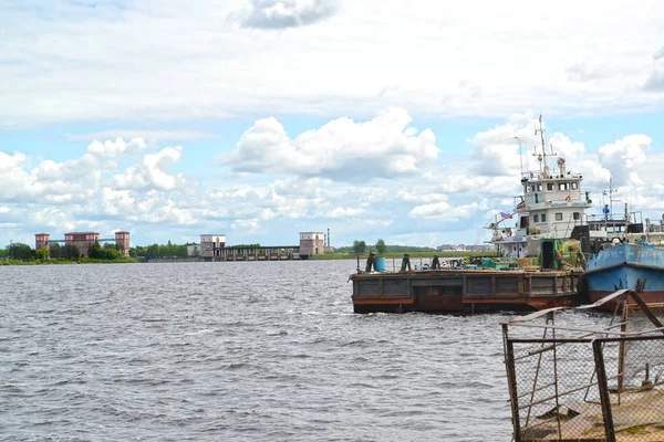 ルイビンスク ロシア連邦 2018 貨物川ポート Perebory 係留からルイビンスク湖の眺め ヤロスラヴリ地域 — ストック写真