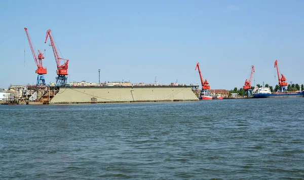 Grúas Portales Muelle Flotante Desde Mar Región Kaliningrado — Foto de Stock