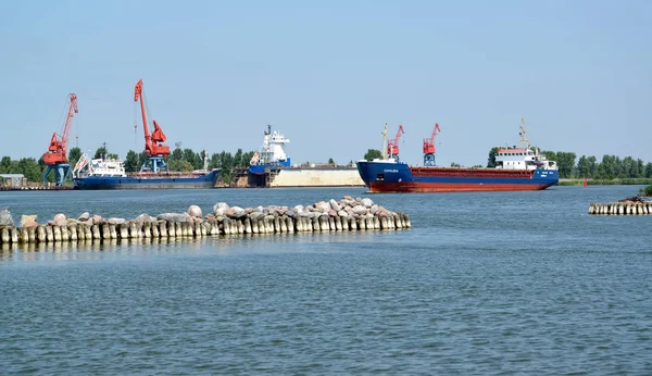 港の水域でカリーニング ラード地域 ロシア連邦 2018 ダヌビア貨物船 — ストック写真