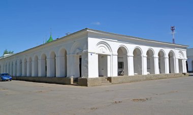 Poshekhonje, Rusya - 28 Mayıs 2018: Batı bina, alışveriş merkezleri, 1830th yıl. Yaroslavl bölgesi