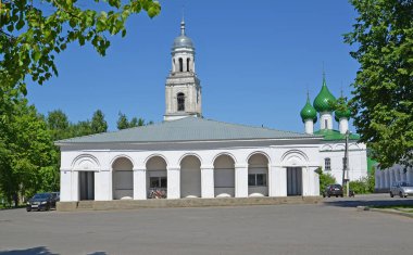 Poshekhonje, Rusya - 28 Mayıs 2018: Alışveriş merkezleri (Batı bina) görünümünü, 1830th yıl. Yaroslavl bölgesi