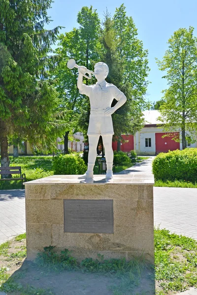 Poshekhonje Ryssland Maj 2018 Den Banbrytande Bugler Skulptur Solig Dag — Stockfoto