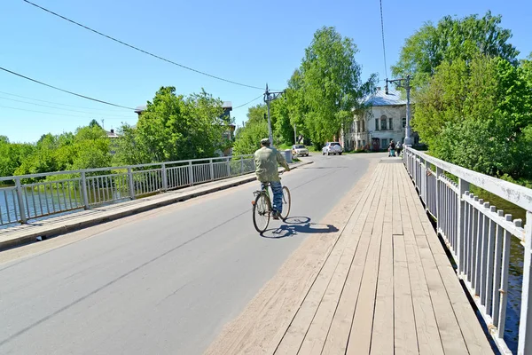 Ponte Através Rio Pertomka Dia Ensolarado Verão Poshekhonje Região Yaroslavl — Fotografia de Stock