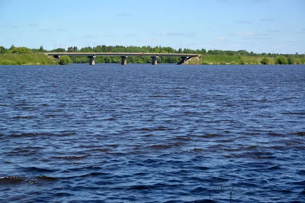Río Sogozha Con Puente Automóviles Tiro Distancia Poshekhonje Región Yaroslavl — Foto de Stock