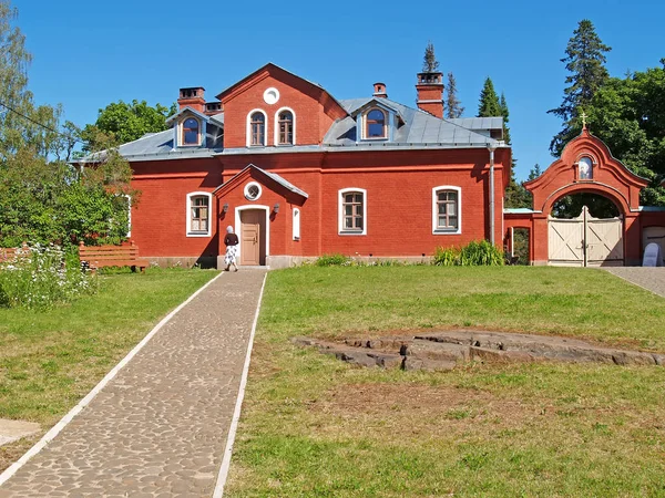 Budynków na terytorium Voskresensky klasztoru. Walaam Spaso-Preobrażenskij stavropigialny klasztoru — Zdjęcie stockowe