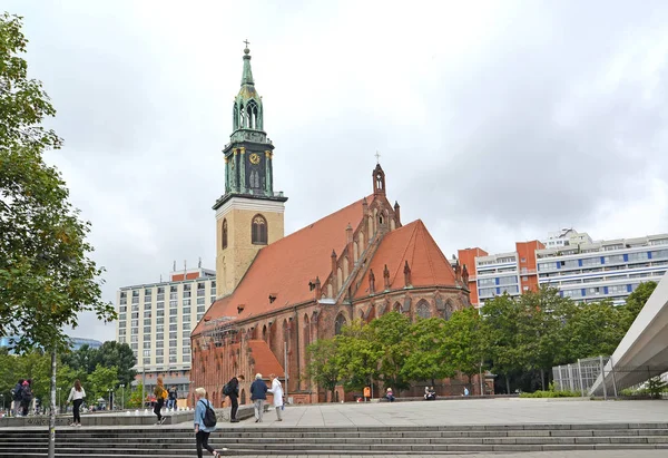 Berlin, Tyskland - 12 augusti 2017: Utsikt över Saint kyrkan Maria — Stockfoto