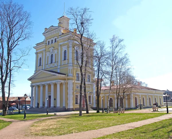 KRONSTADT, RÚSSIA - 03 de maio de 2010: Museu de história da cidade (antigo motor de elevação de água ) — Fotografia de Stock