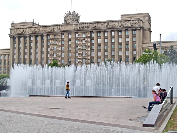 ST. PETERSBURG, RÚSSIA - JUNHO 07, 2008: Um complexo empolgante na Praça de Moscou — Fotografia de Stock