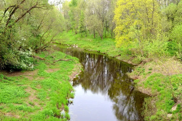 River Cow nel pomeriggio di primavera. Rybinsk, regione di Jaroslavl — Foto Stock