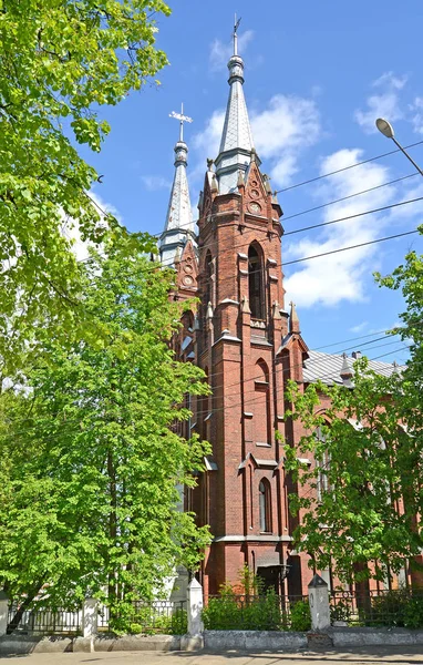 Towers of a church of the Holy Heart of Jesus (1910). Rybinsk, Yaroslavl region — Stock Photo, Image