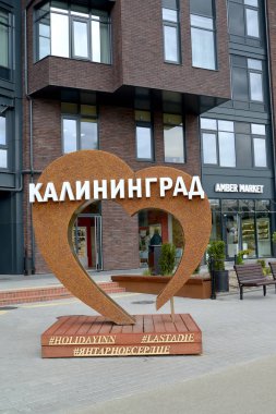 Kaliningrad, Rusya - 08 Mayıs 2019: Şehir caddesinde bir sanat objesi 