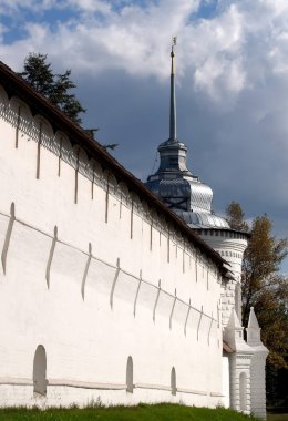 Kutsal Transfigürasyon Manastırı'nın tahkimatı. Yaroslavl