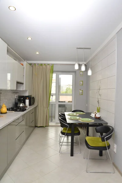 Bir streç tavan ile modern mutfak Iç — Stok fotoğraf